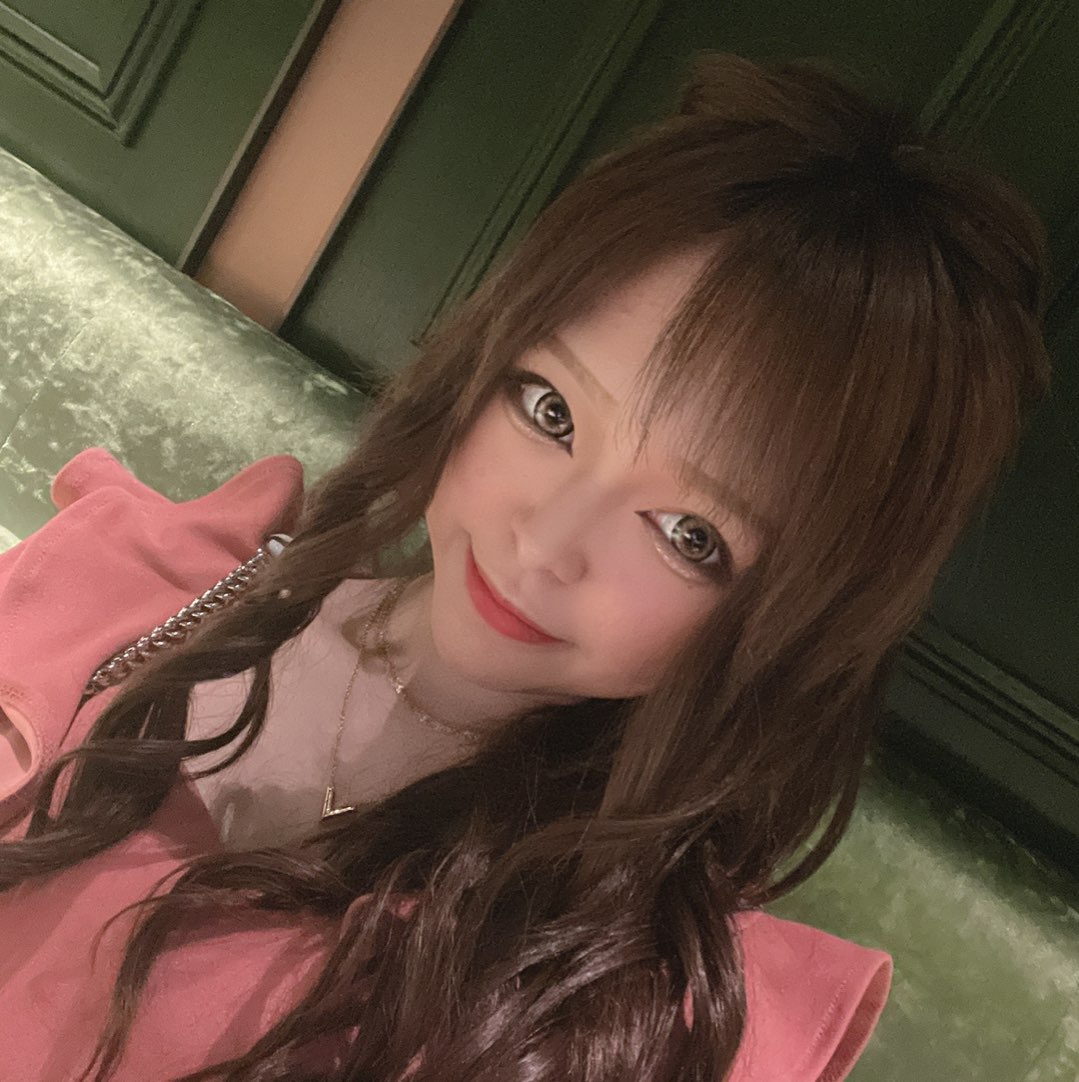 ピンクオメコ りおめこ😈🎀♠️のプロファイルと最新情報をチェックしましょう - 17LIVEライブ配信