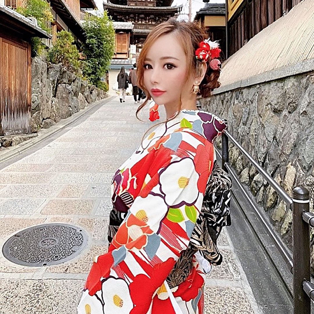 まりち💋💄のプロファイルと最新情報をチェックしましょう - 17LIVE