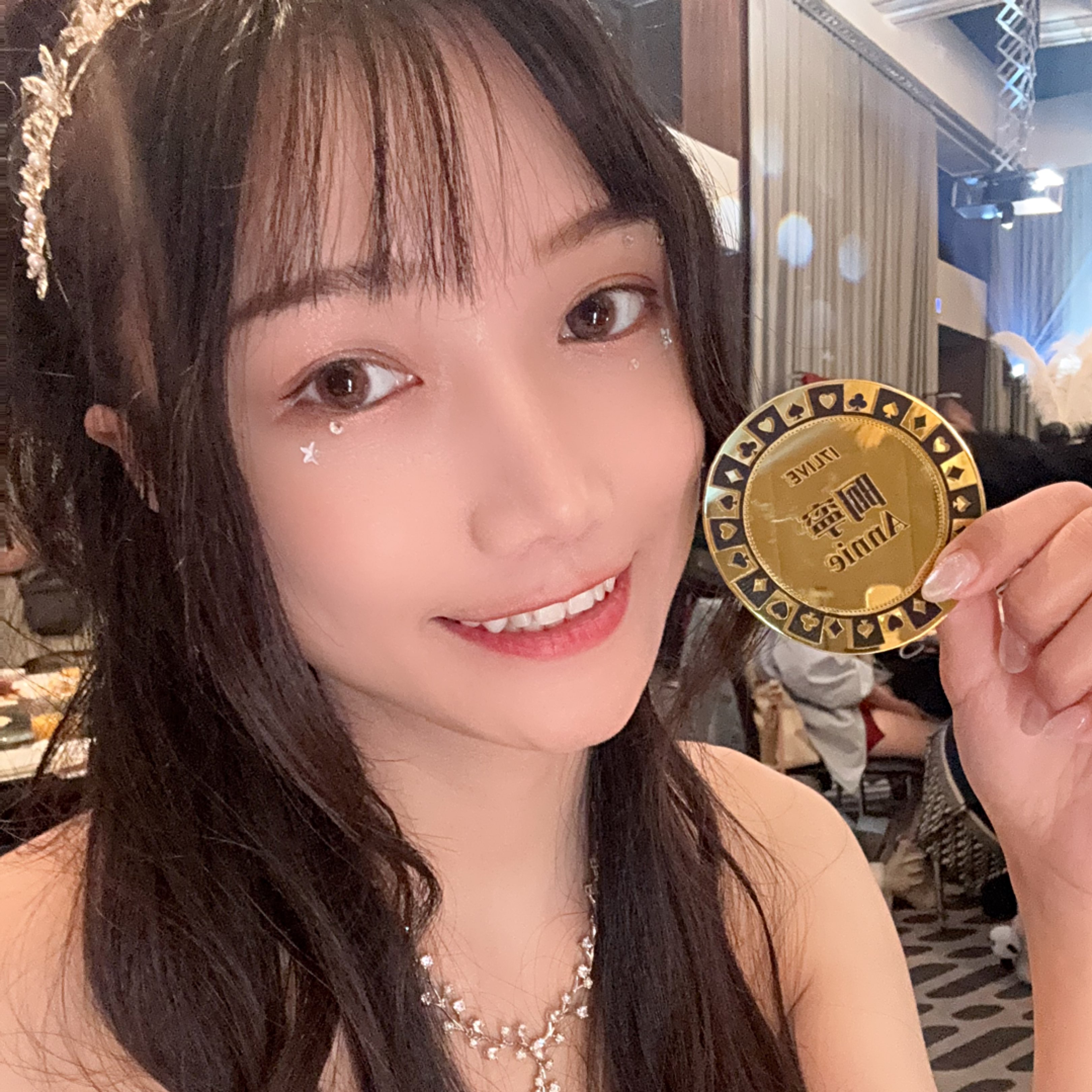 阿寧💛Annie: キュートな猫耳と魅力的な笑顔！遊び心満載の