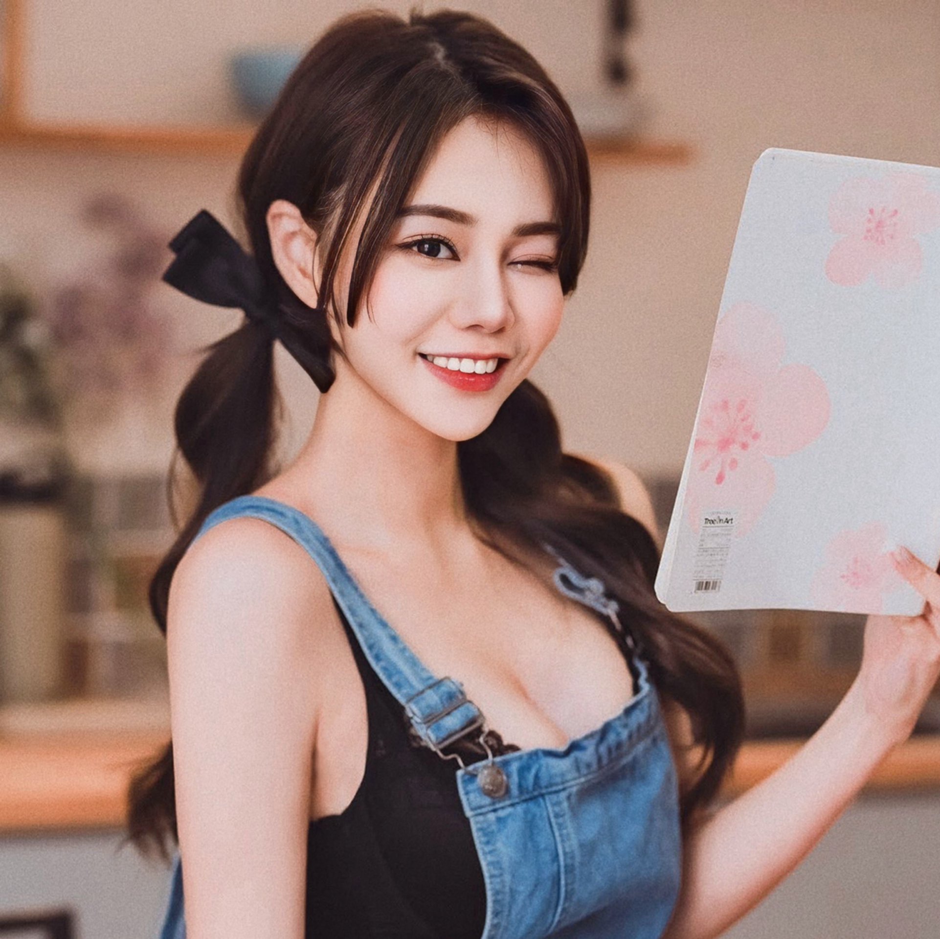 LiveOMG - Live Video Streams. Periscope, YouNow, Vichatter, Smotri.com,  Fotka, Meerkat, and etc.